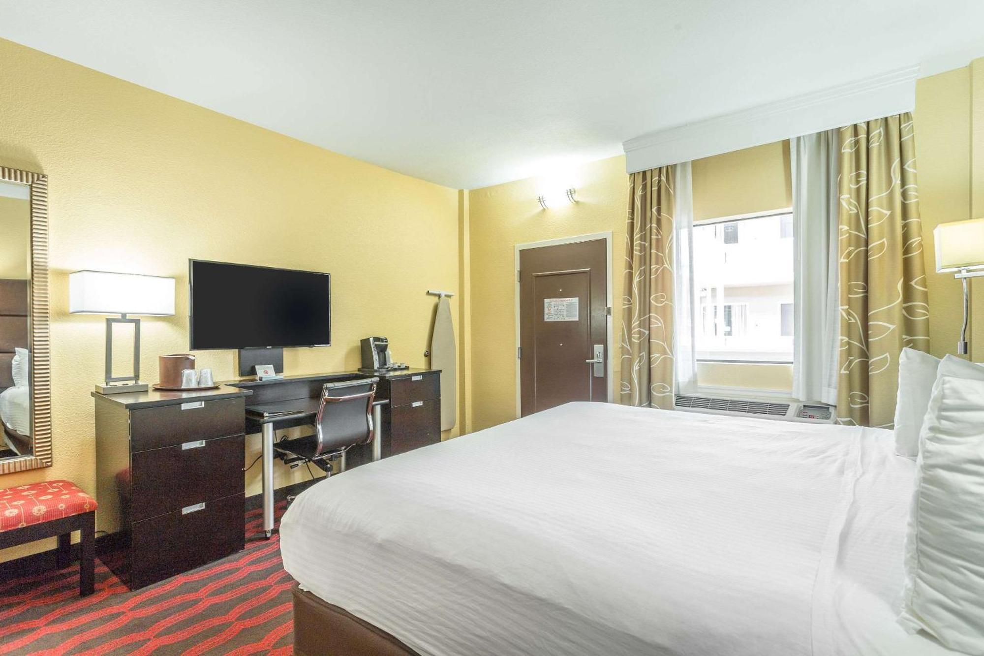 Inn At The Peachtrees, Ascend Hotel Collection Атланта Экстерьер фото
