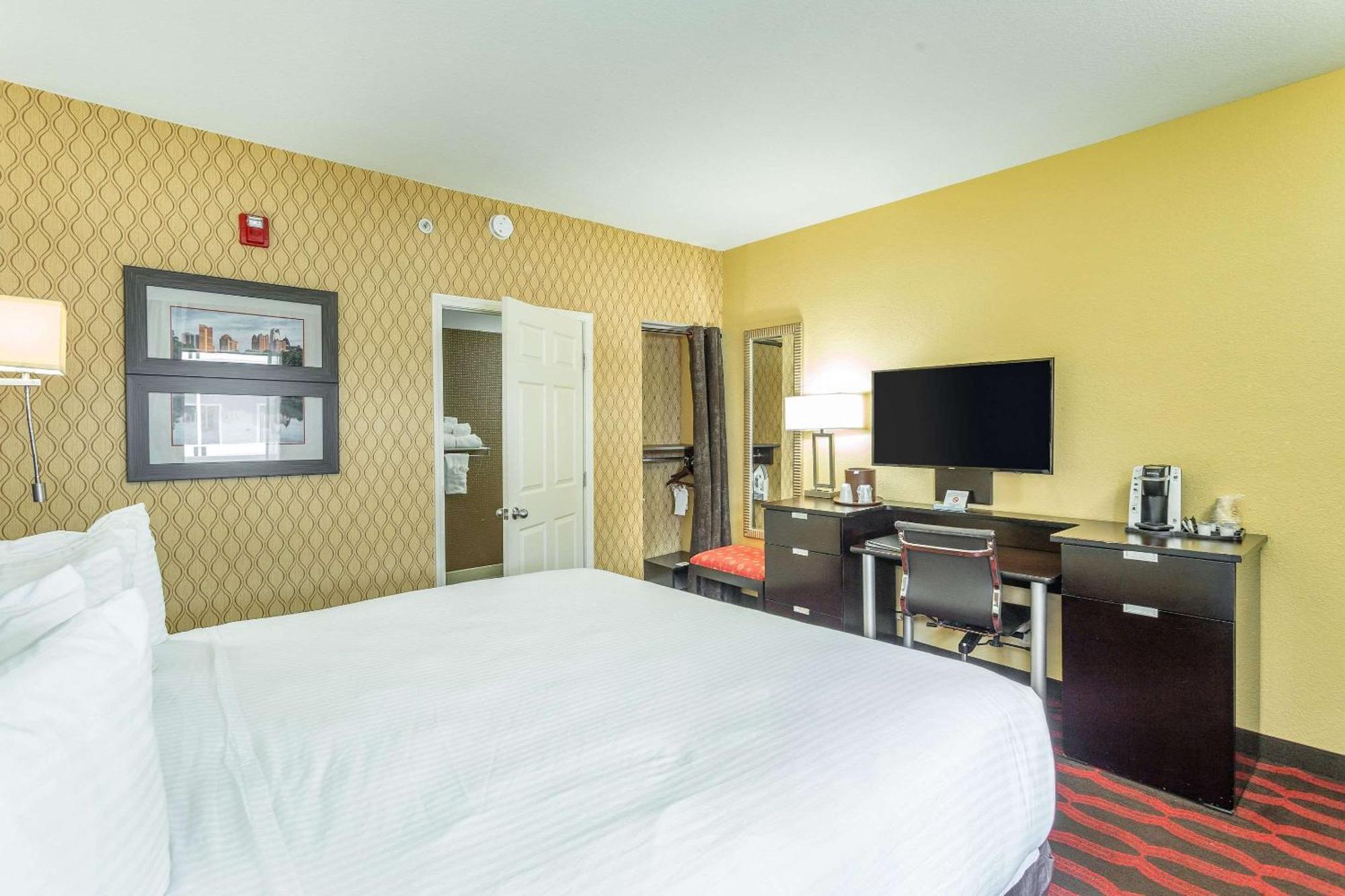 Inn At The Peachtrees, Ascend Hotel Collection Атланта Экстерьер фото