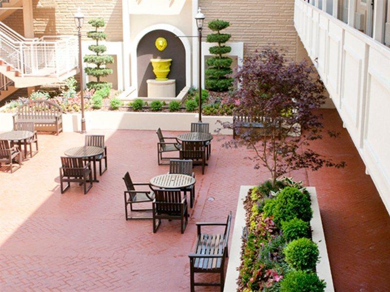 Inn At The Peachtrees, Ascend Hotel Collection Атланта Экстерьер фото
