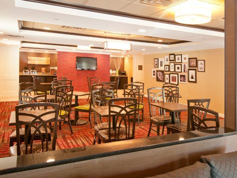 Inn At The Peachtrees, Ascend Hotel Collection Атланта Экстерьер фото