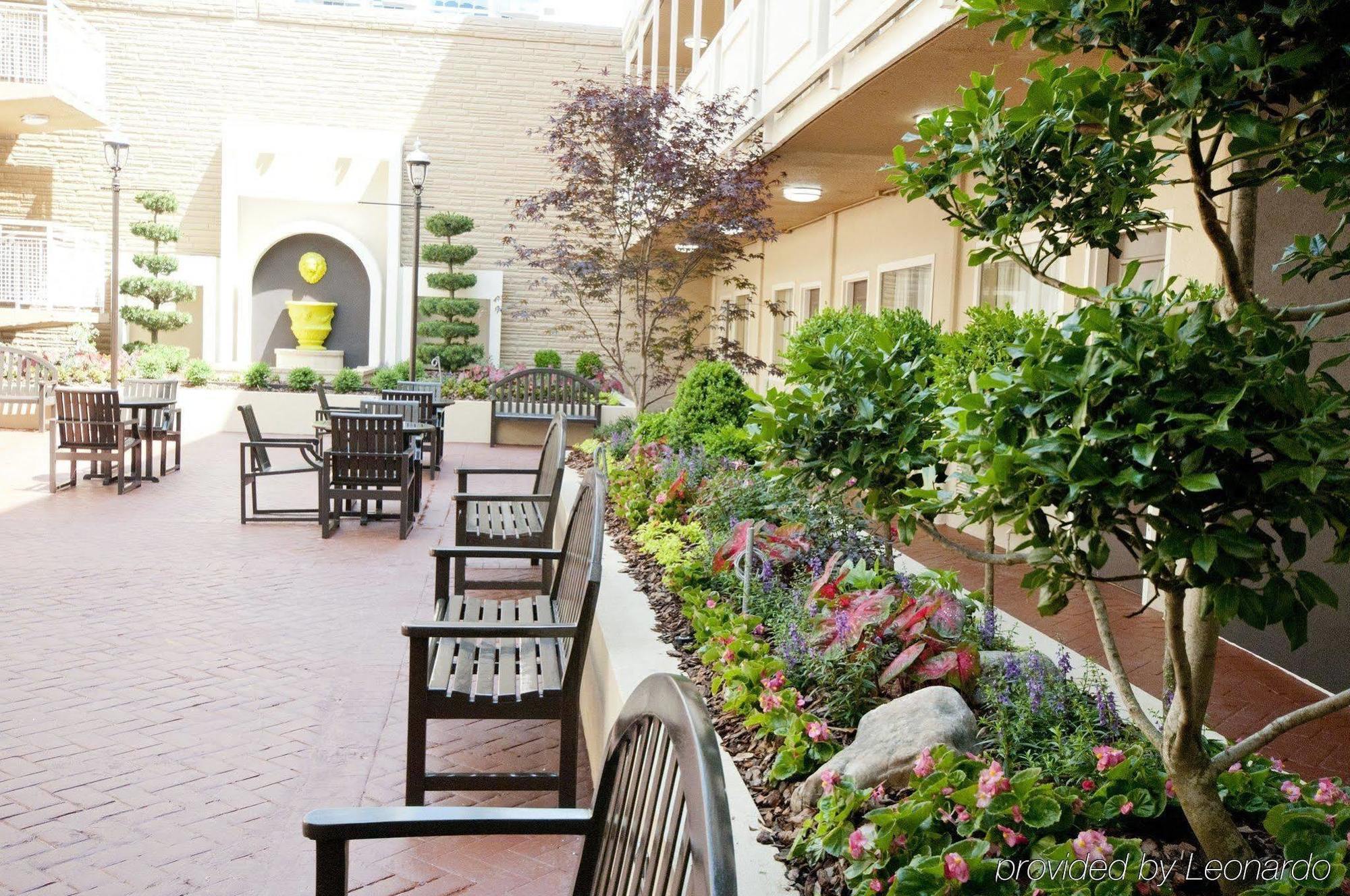 Inn At The Peachtrees, Ascend Hotel Collection Атланта Экстерьер фото