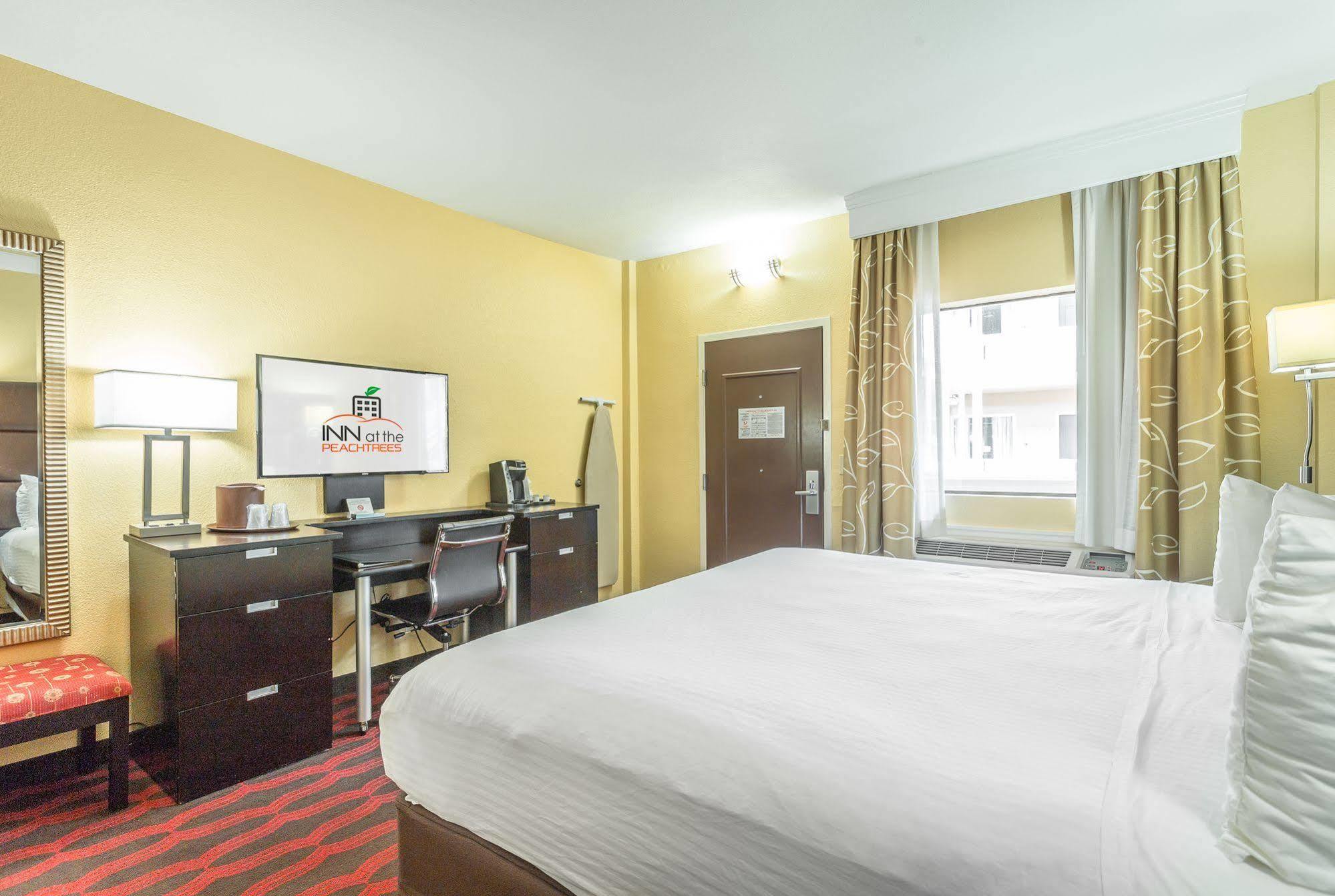 Inn At The Peachtrees, Ascend Hotel Collection Атланта Экстерьер фото