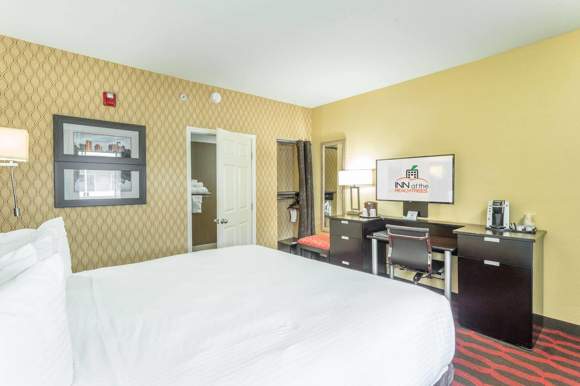Inn At The Peachtrees, Ascend Hotel Collection Атланта Экстерьер фото